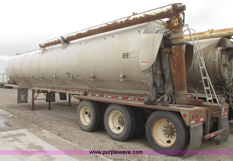 image for item H4720 1996 CEI Pacer bulk feed trailer