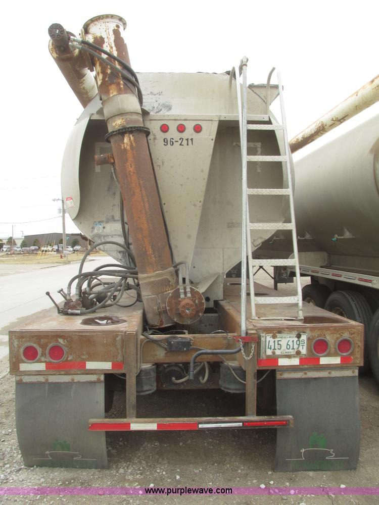 image for item H4720 1996 CEI Pacer bulk feed trailer