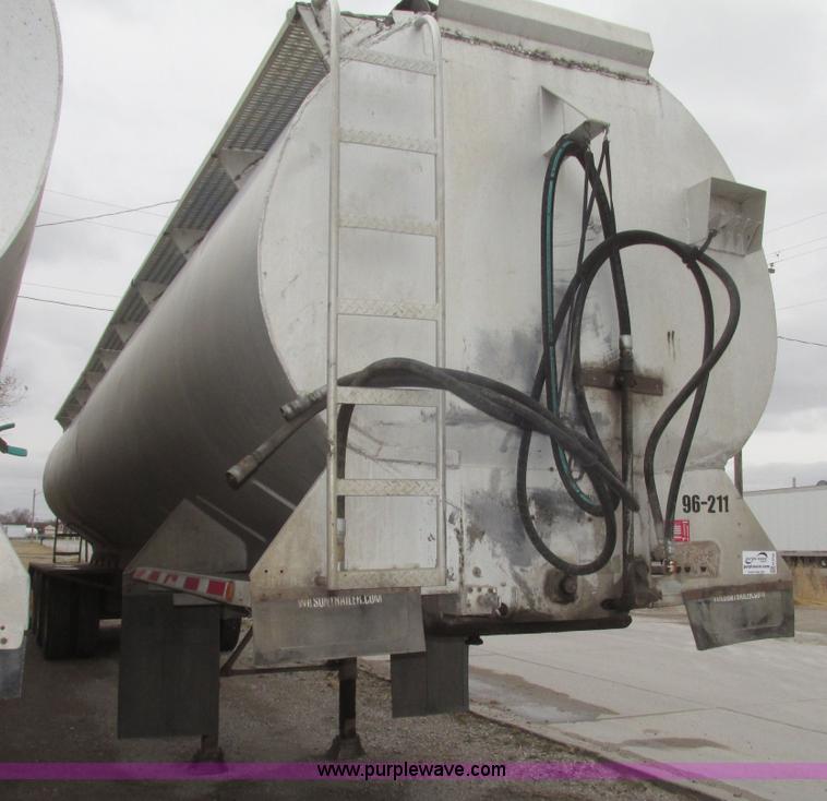 image for item H4720 1996 CEI Pacer bulk feed trailer