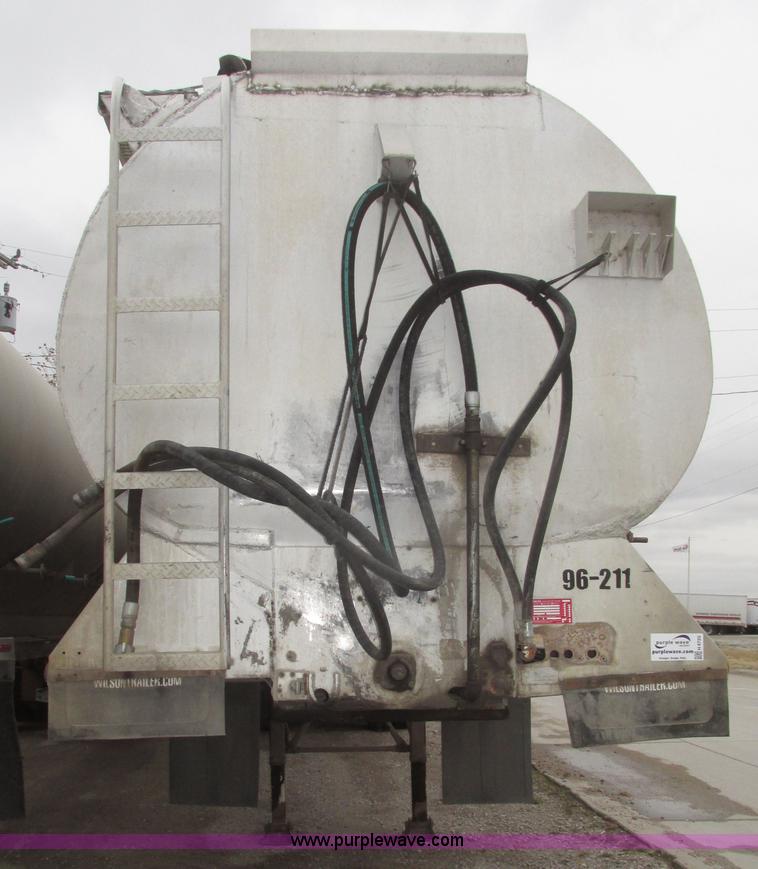 image for item H4720 1996 CEI Pacer bulk feed trailer