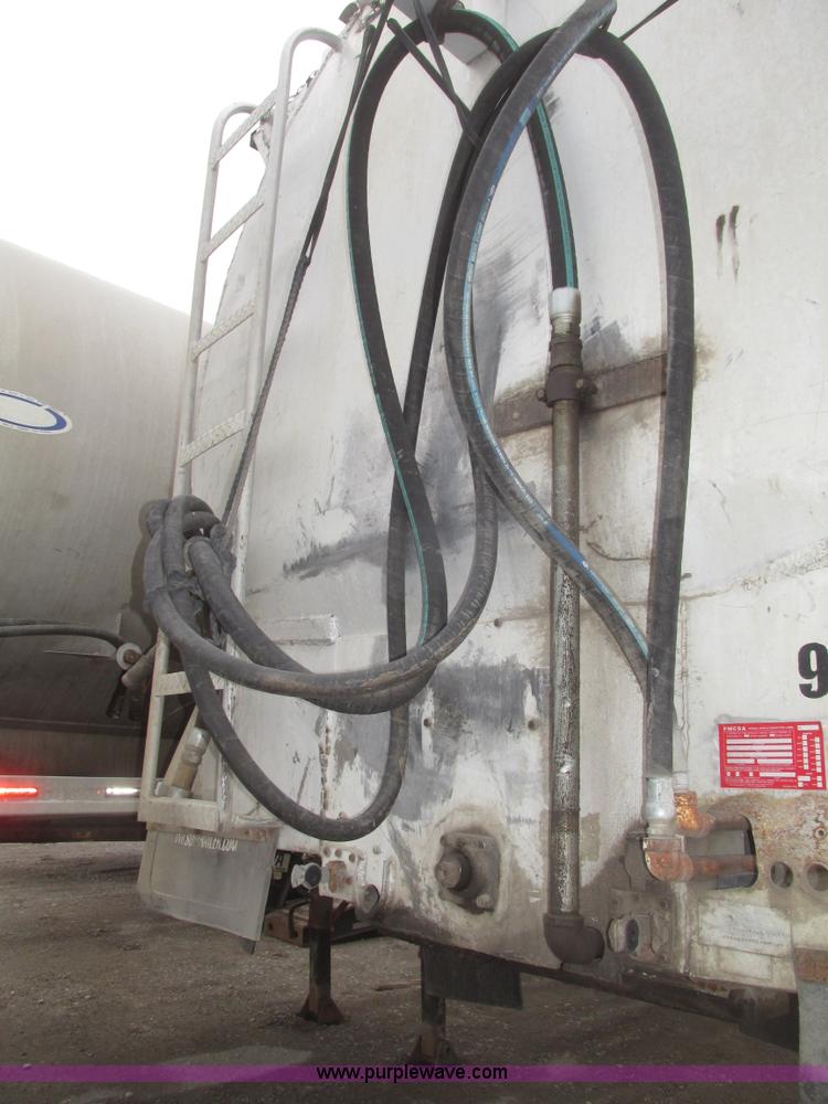 image for item H4720 1996 CEI Pacer bulk feed trailer