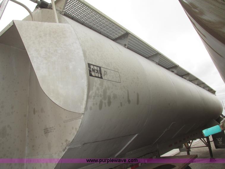 image for item H4720 1996 CEI Pacer bulk feed trailer