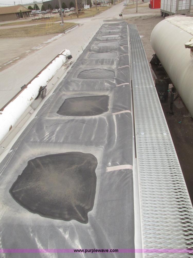 image for item H4720 1996 CEI Pacer bulk feed trailer