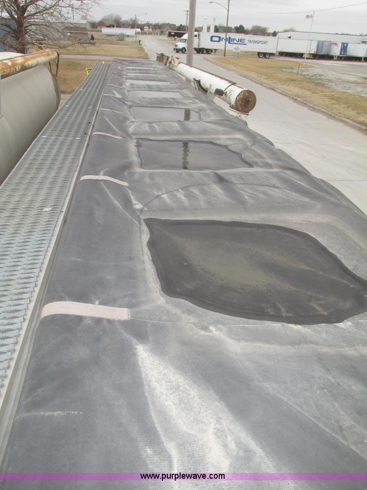 image for item H4720 1996 CEI Pacer bulk feed trailer