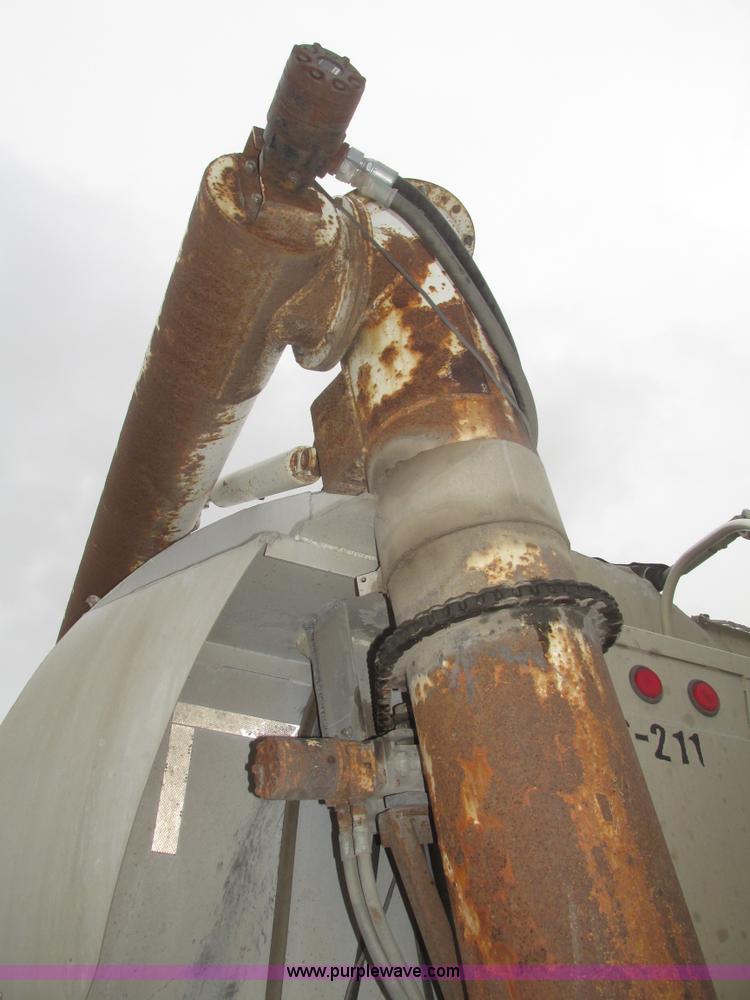 image for item H4720 1996 CEI Pacer bulk feed trailer