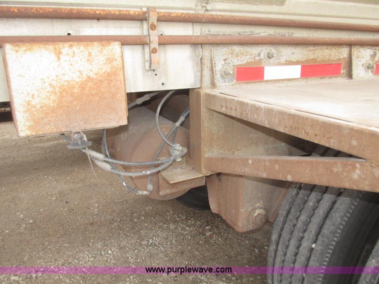 image for item H4720 1996 CEI Pacer bulk feed trailer