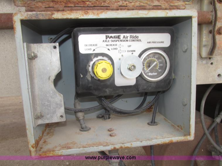 image for item H4720 1996 CEI Pacer bulk feed trailer