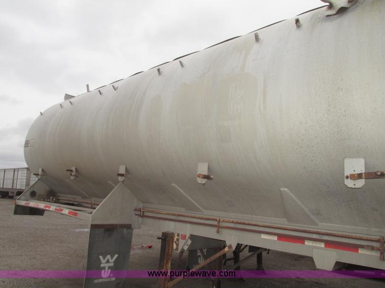 image for item H4720 1996 CEI Pacer bulk feed trailer