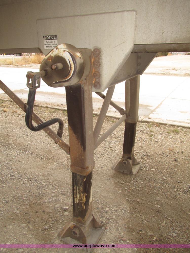 image for item H4720 1996 CEI Pacer bulk feed trailer