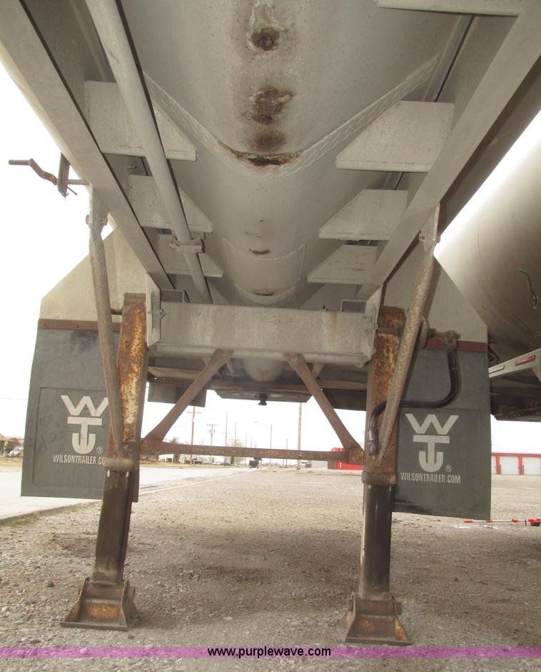 image for item H4720 1996 CEI Pacer bulk feed trailer