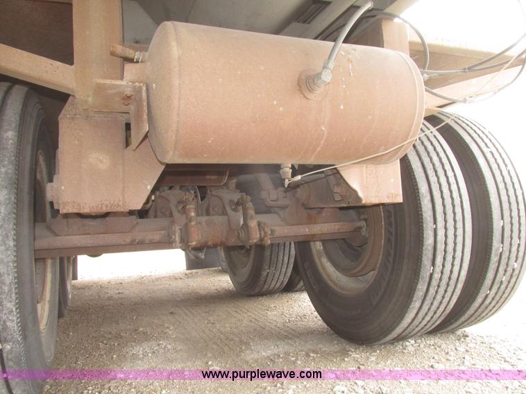 image for item H4720 1996 CEI Pacer bulk feed trailer