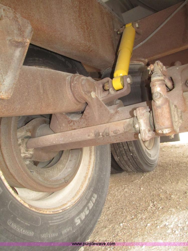 image for item H4720 1996 CEI Pacer bulk feed trailer