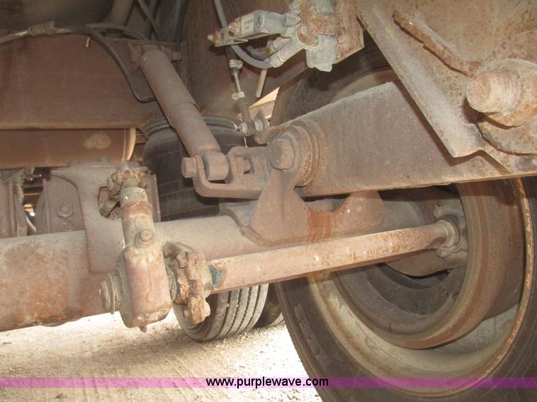 image for item H4720 1996 CEI Pacer bulk feed trailer