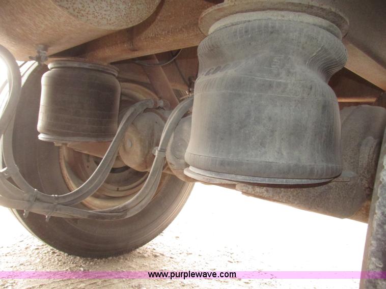 image for item H4720 1996 CEI Pacer bulk feed trailer