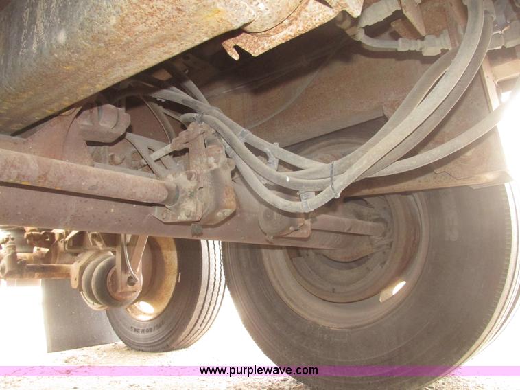 image for item H4720 1996 CEI Pacer bulk feed trailer