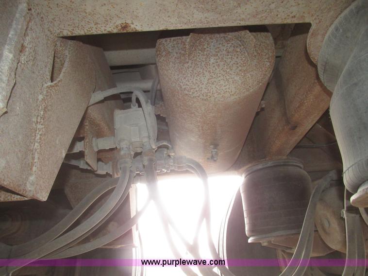 image for item H4720 1996 CEI Pacer bulk feed trailer