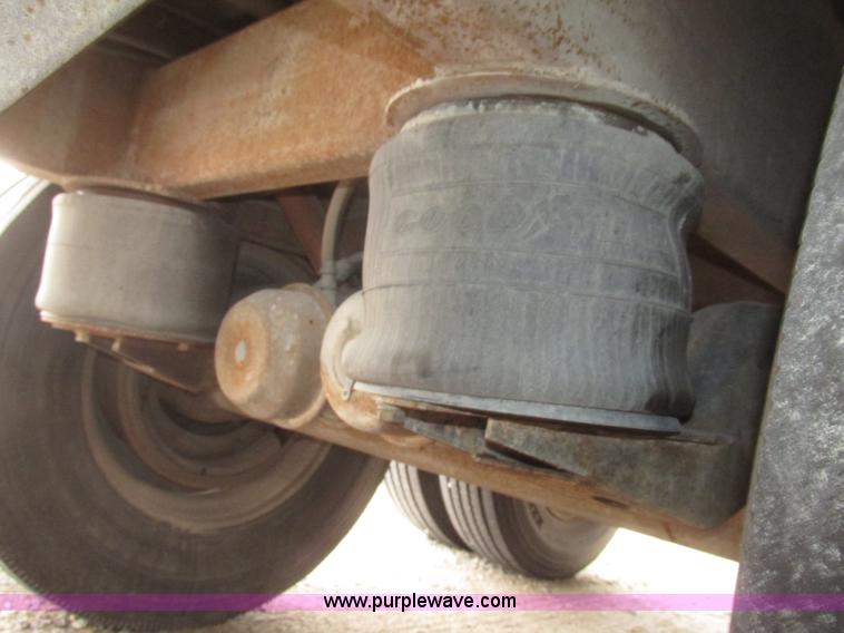 image for item H4720 1996 CEI Pacer bulk feed trailer