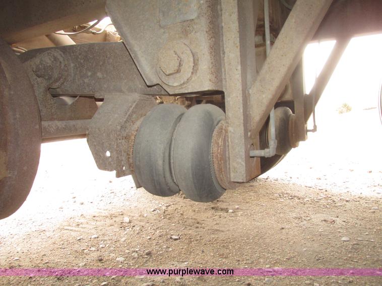 image for item H4720 1996 CEI Pacer bulk feed trailer