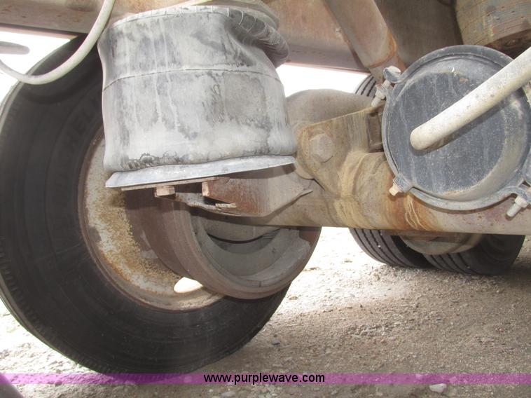 image for item H4720 1996 CEI Pacer bulk feed trailer