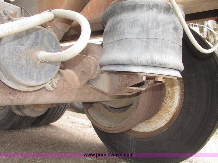 image for item H4720 1996 CEI Pacer bulk feed trailer