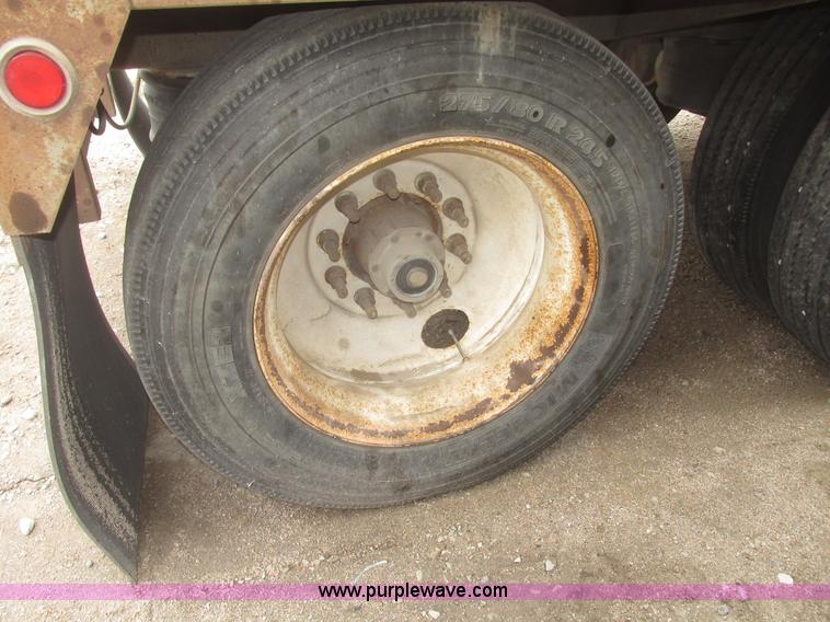 image for item H4720 1996 CEI Pacer bulk feed trailer