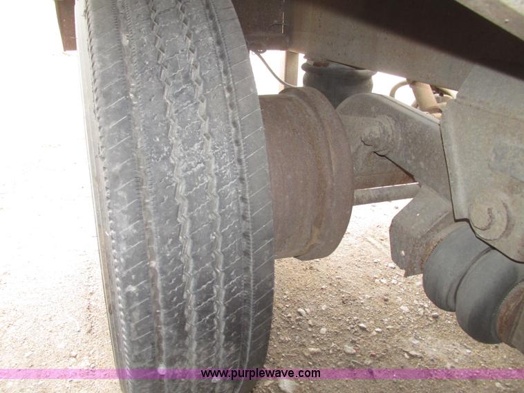 image for item H4720 1996 CEI Pacer bulk feed trailer