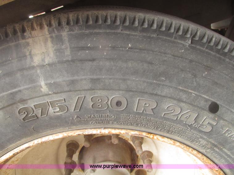 image for item H4720 1996 CEI Pacer bulk feed trailer