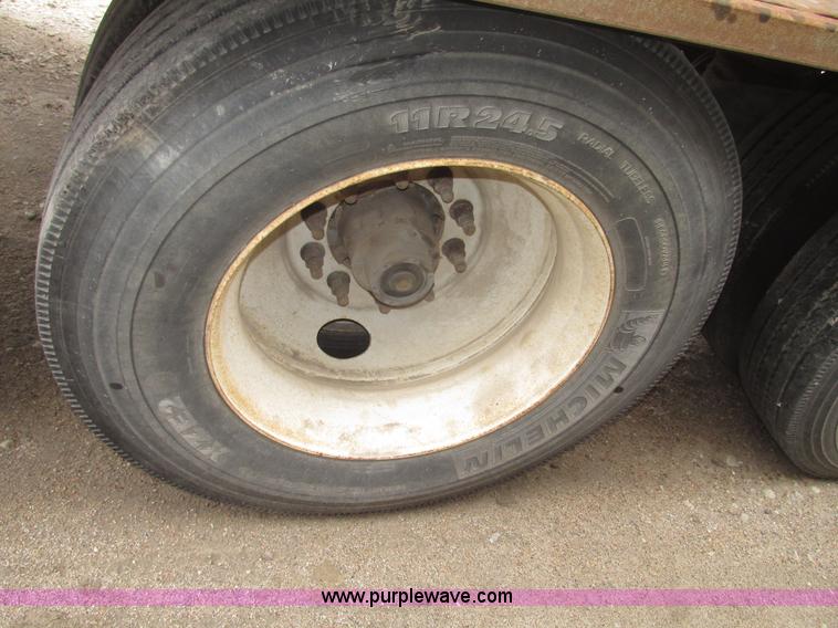 image for item H4720 1996 CEI Pacer bulk feed trailer