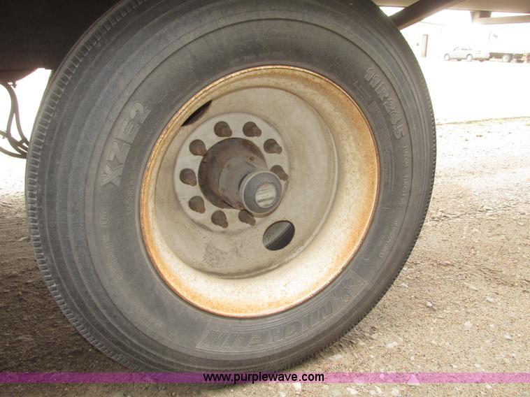 image for item H4720 1996 CEI Pacer bulk feed trailer