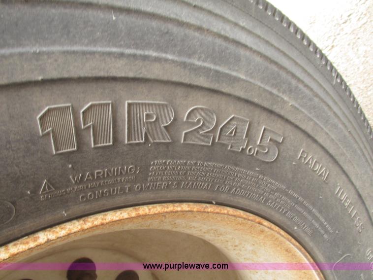 image for item H4720 1996 CEI Pacer bulk feed trailer