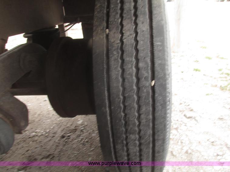 image for item H4720 1996 CEI Pacer bulk feed trailer