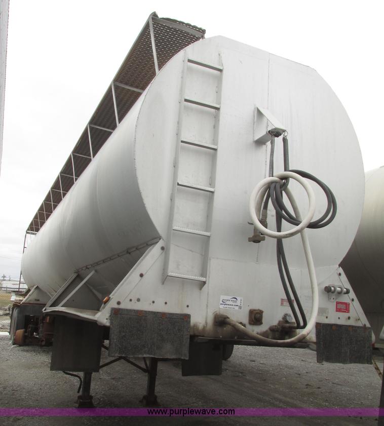 image for item H4721 1989 Pacer bulk feed trailer