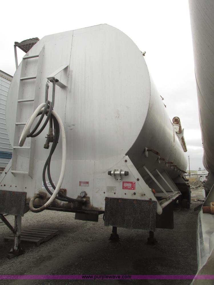 image for item H4721 1989 Pacer bulk feed trailer