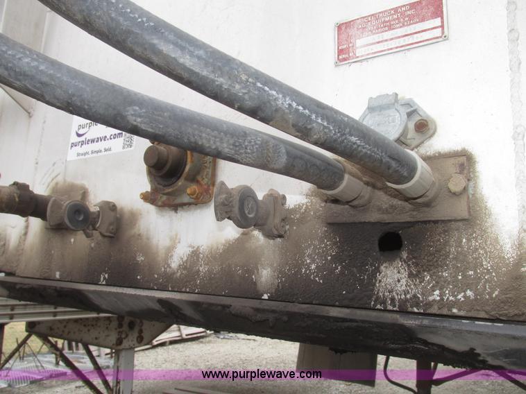 image for item H4721 1989 Pacer bulk feed trailer