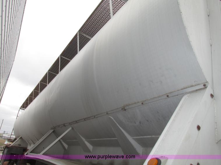 image for item H4721 1989 Pacer bulk feed trailer