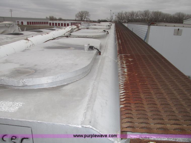 image for item H4721 1989 Pacer bulk feed trailer