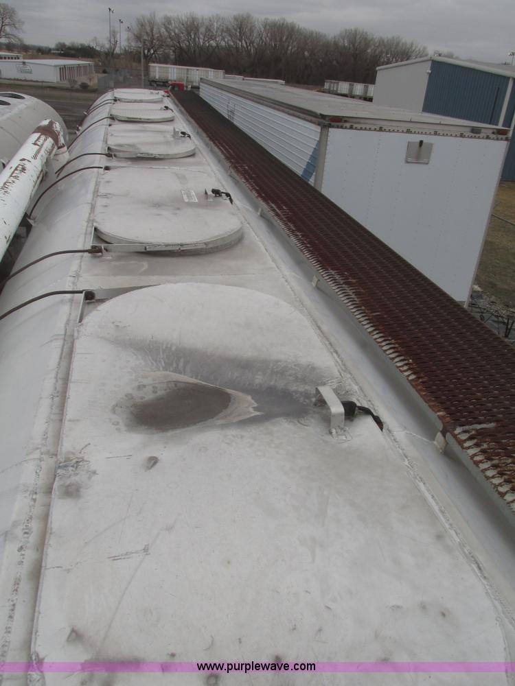 image for item H4721 1989 Pacer bulk feed trailer