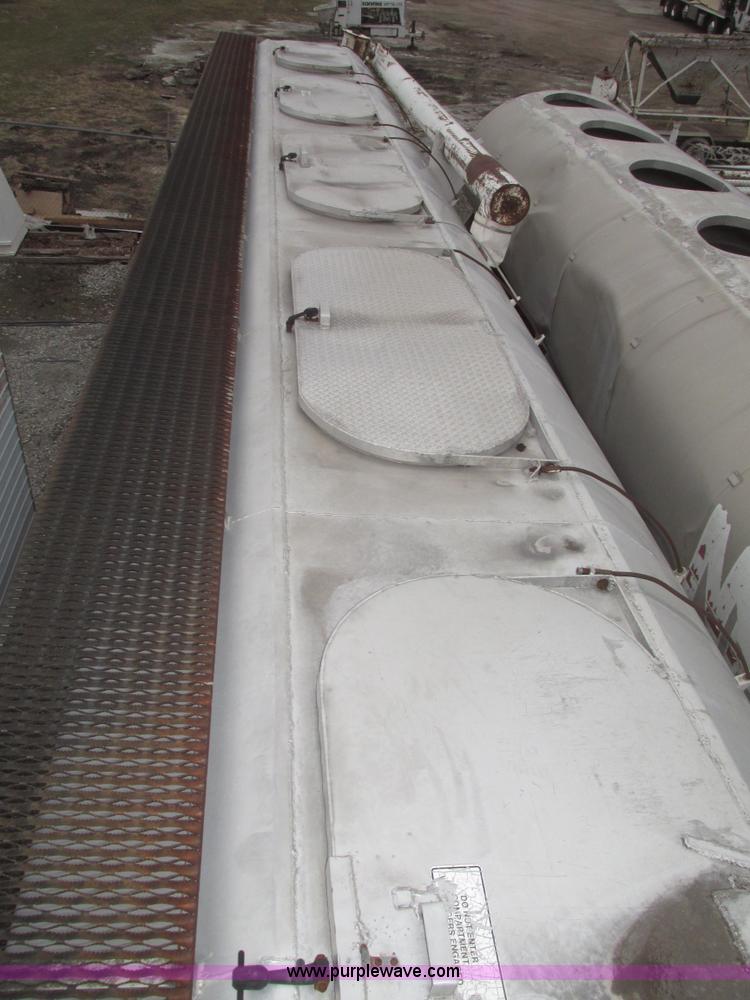 image for item H4721 1989 Pacer bulk feed trailer