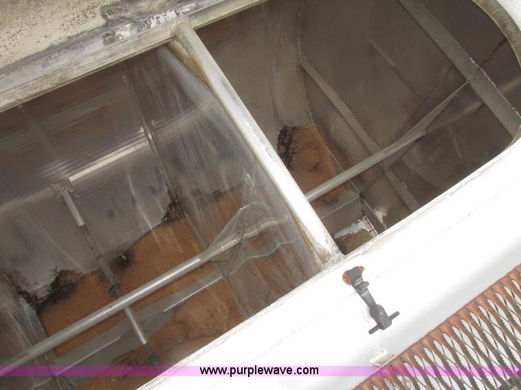 image for item H4721 1989 Pacer bulk feed trailer