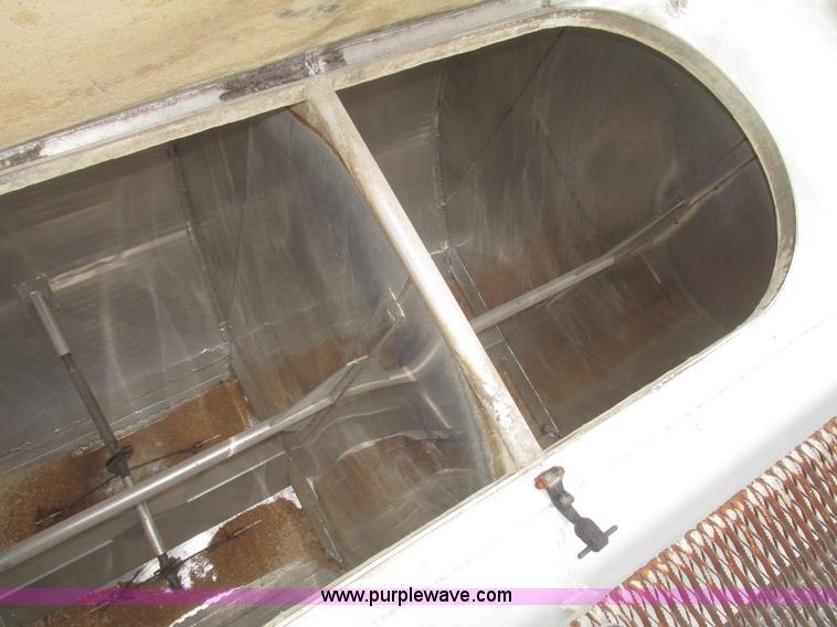 image for item H4721 1989 Pacer bulk feed trailer