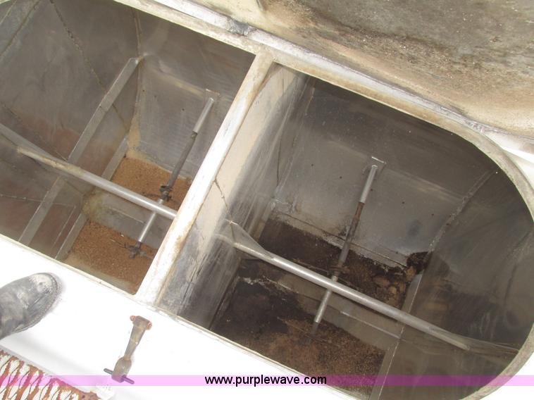 image for item H4721 1989 Pacer bulk feed trailer