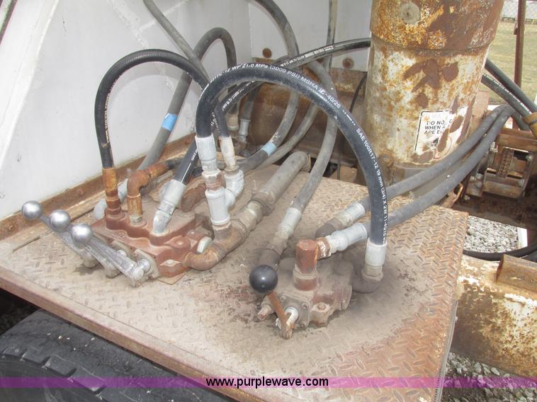 image for item H4721 1989 Pacer bulk feed trailer