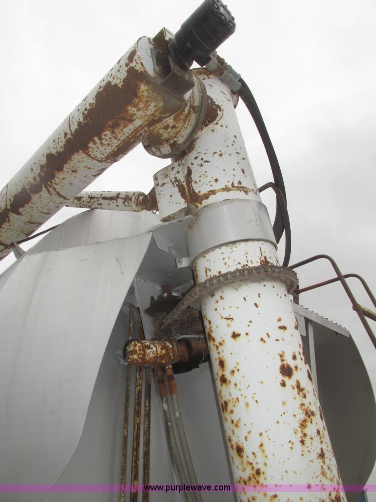 image for item H4721 1989 Pacer bulk feed trailer