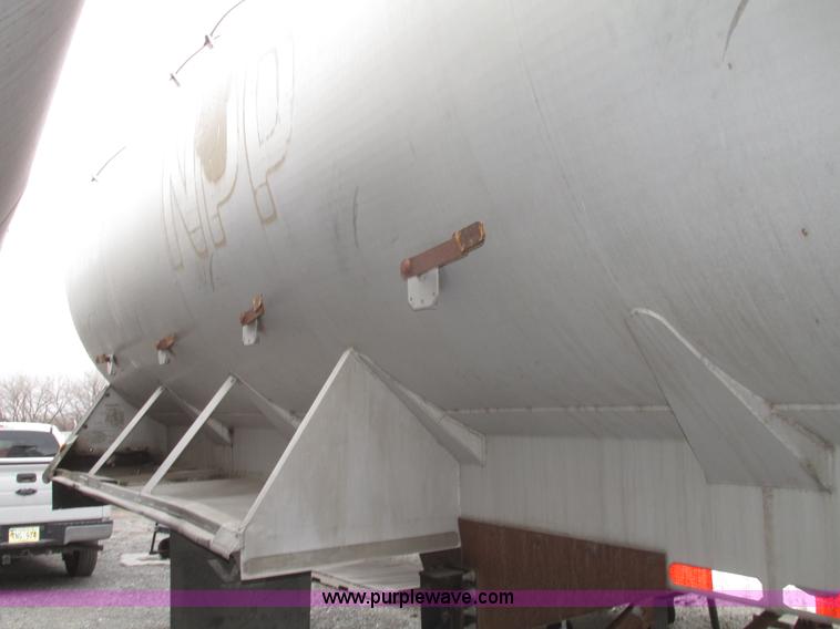 image for item H4721 1989 Pacer bulk feed trailer