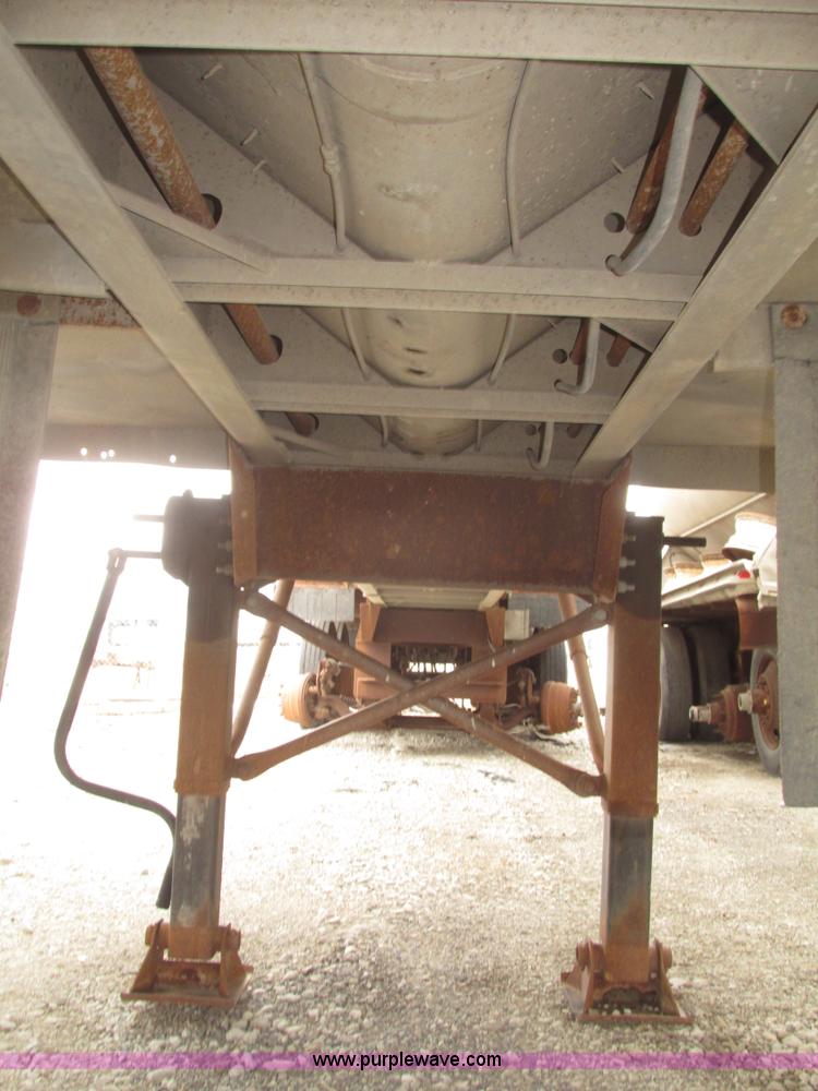 image for item H4721 1989 Pacer bulk feed trailer