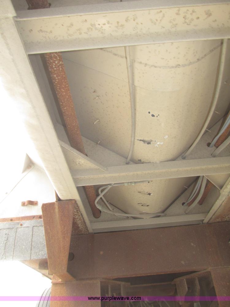 image for item H4721 1989 Pacer bulk feed trailer