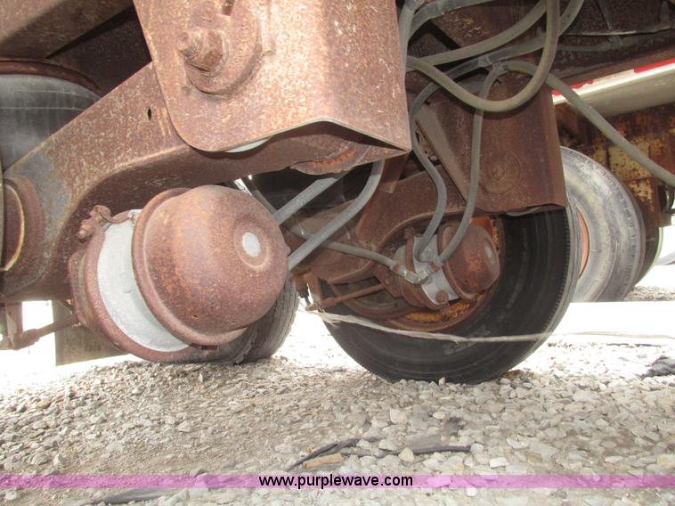 image for item H4721 1989 Pacer bulk feed trailer