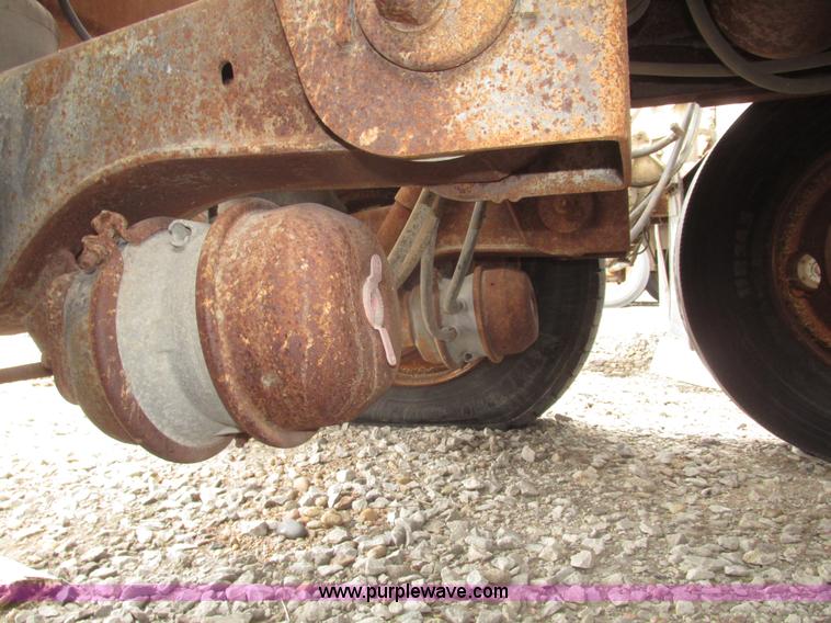 image for item H4721 1989 Pacer bulk feed trailer