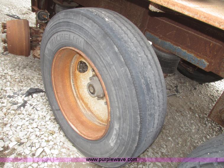 image for item H4721 1989 Pacer bulk feed trailer