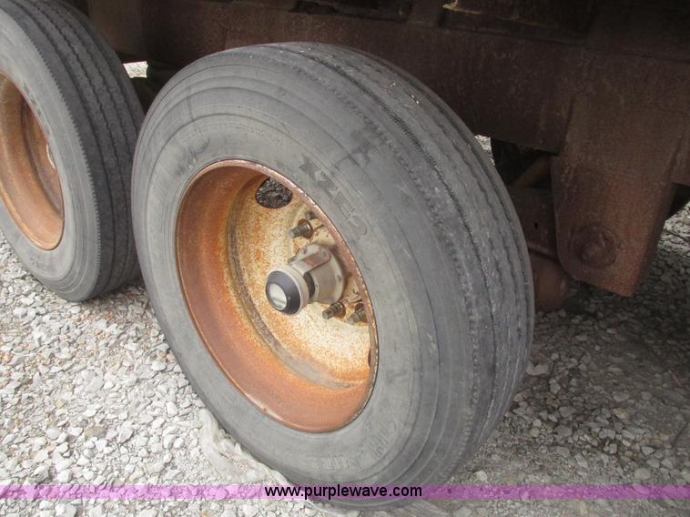 image for item H4721 1989 Pacer bulk feed trailer